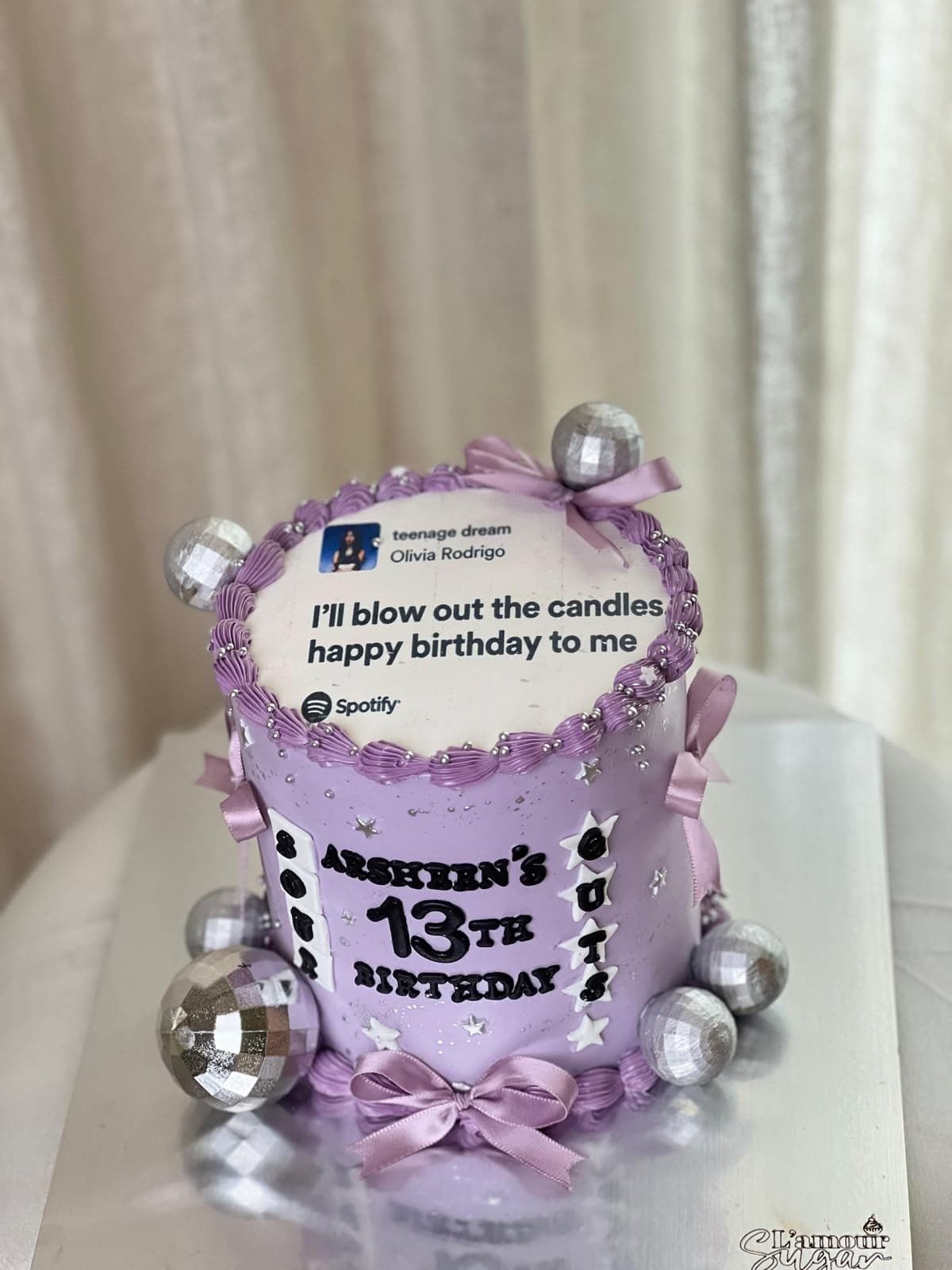 K POP Theme minimal cake